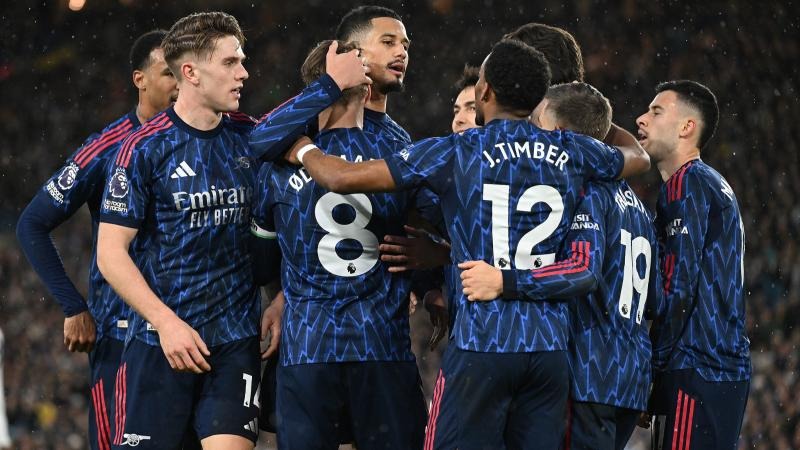 上海外援范赖克 大力跳发三连ACE震撼全场 这是发球还是扔炸弹？